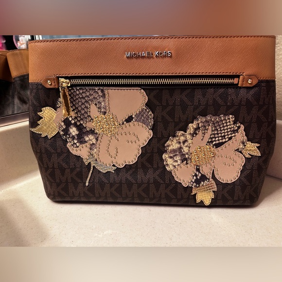 🌸 Michael Kors Women's Hailee Floral Studded  NWOT🌸 - Picture 1 of 10